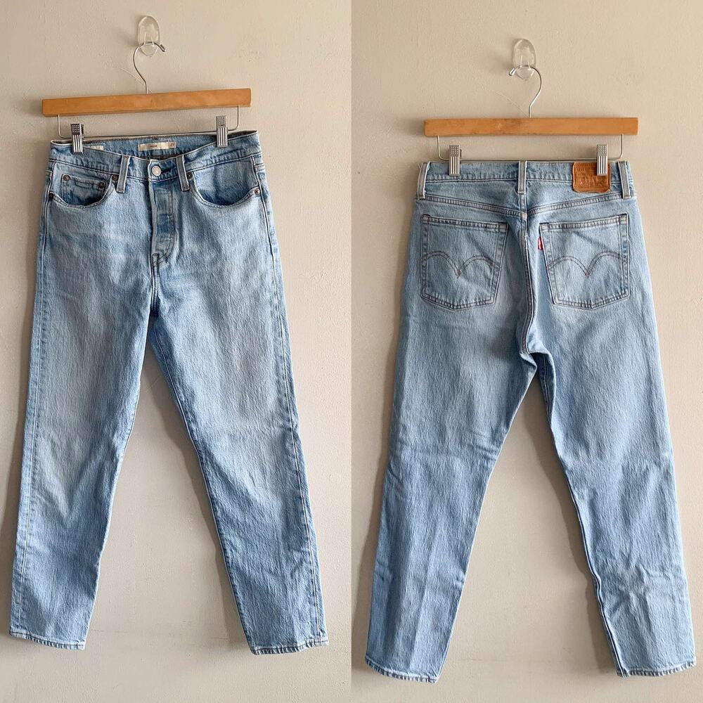 Levi's Wedgie Straight Fit Medium Wash High Rise Jeans $98 Size 27